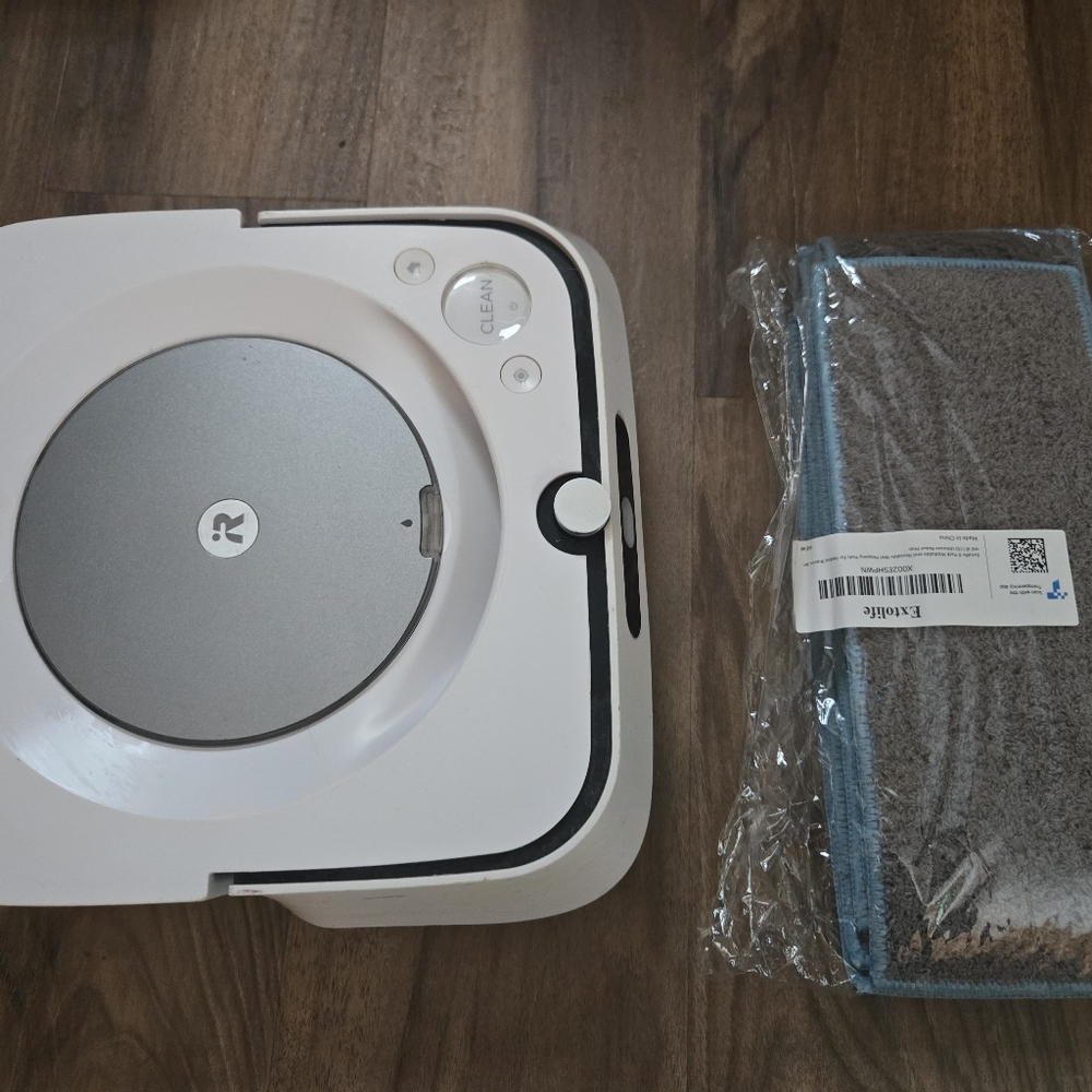 I Robot  Bravva Jet M6 Mop with Cleaning Pads
